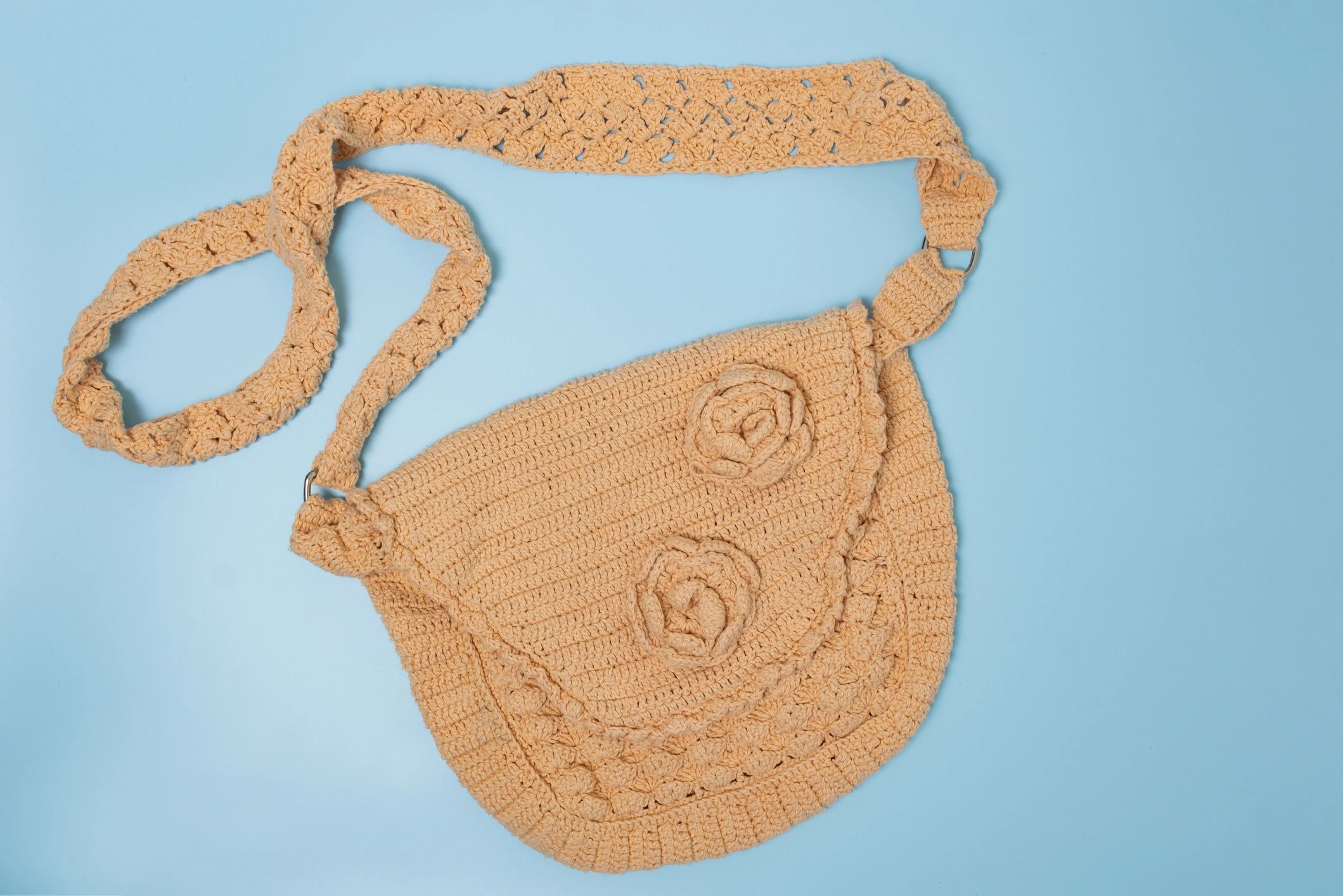 Handmade crochet bag displayed as a featured kimistore product
