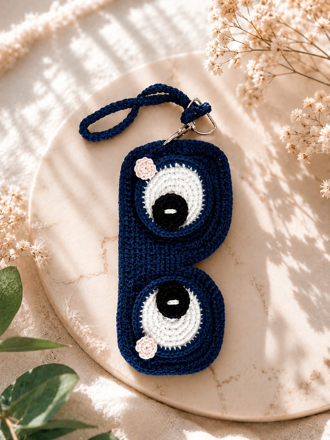 crochet chashma case glasses case, handmade by kimistore online order available stylish and tending to carry your glasses